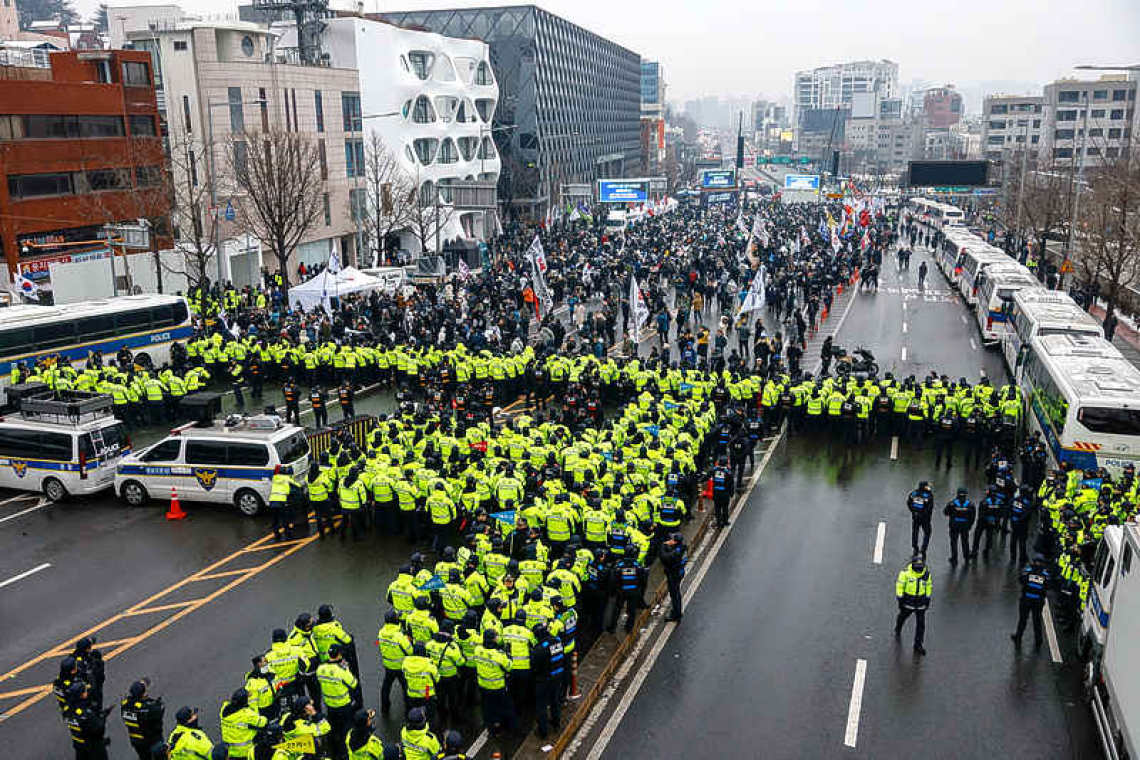 South Korean police asked to execute  arrest warrant for impeached president